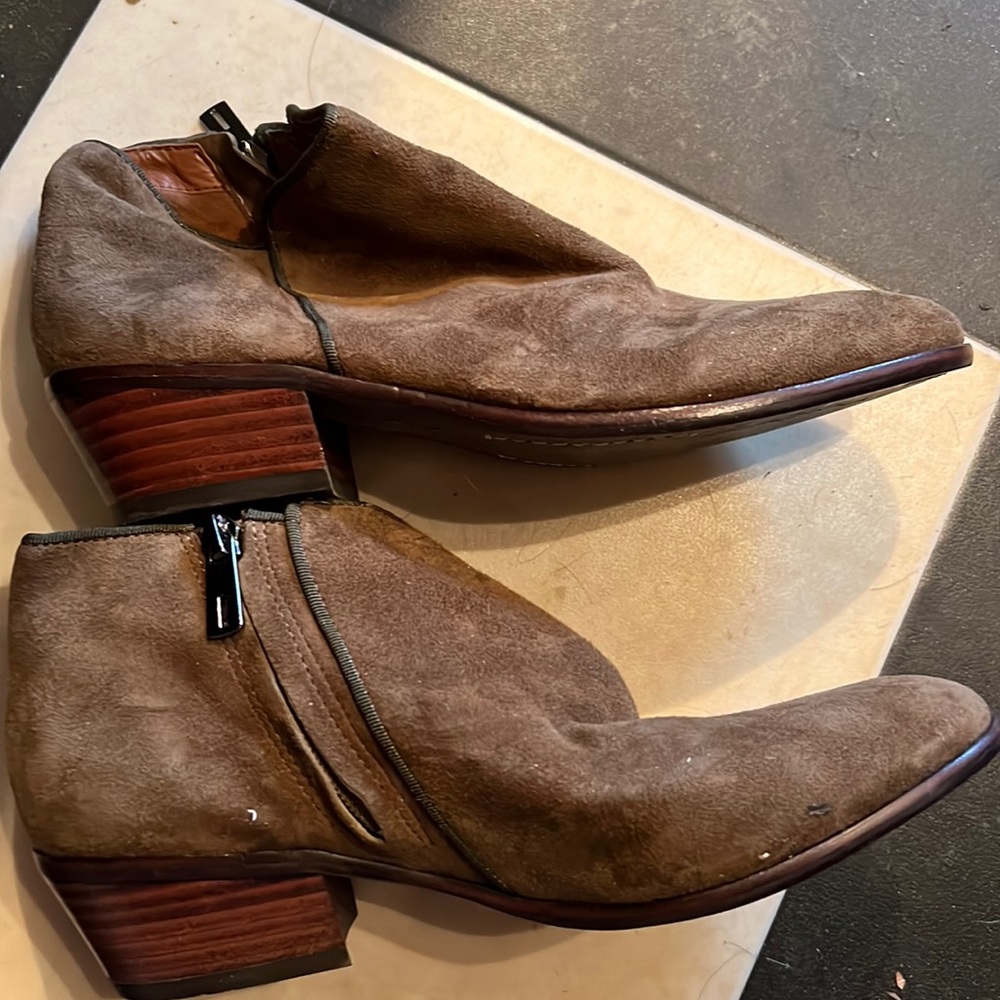 Sam Edelman suede ankle boot size 6